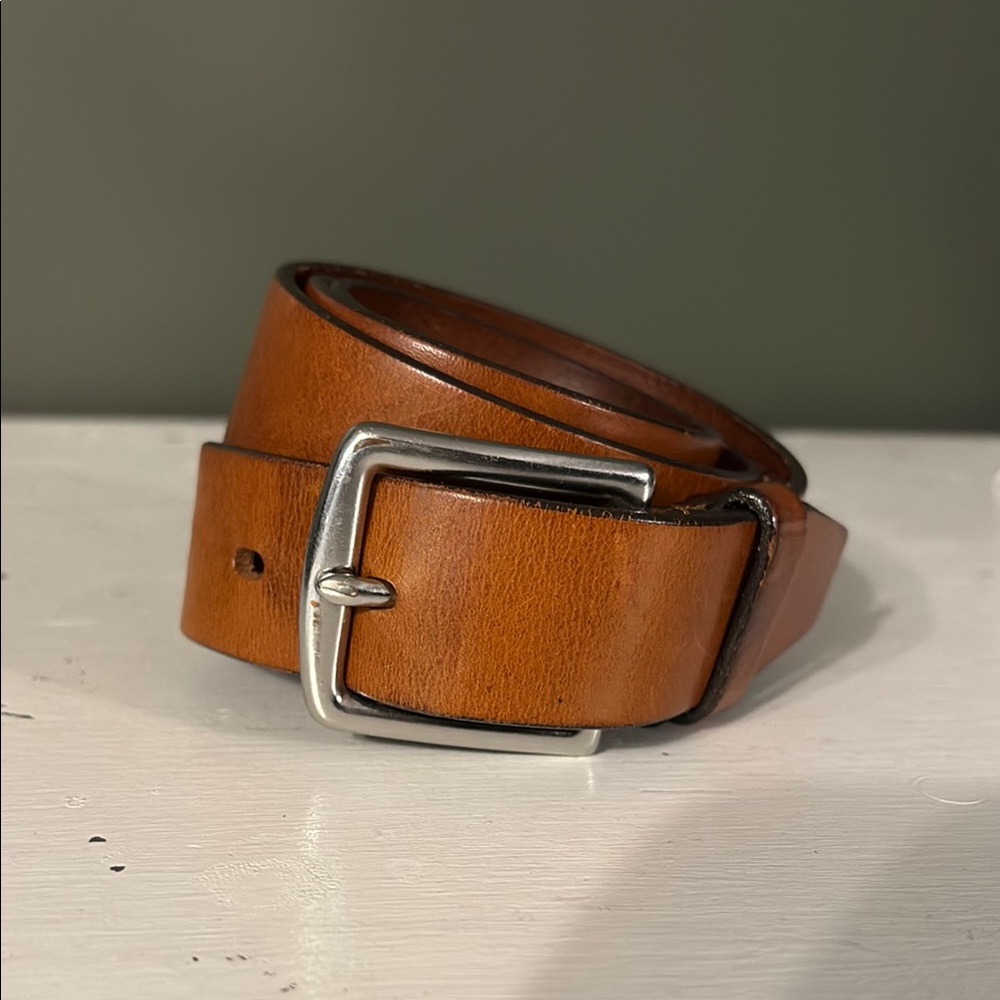ITALIAN COW LEATHER Banana Republic Tan Leather Belt with Elegant Metal Accents